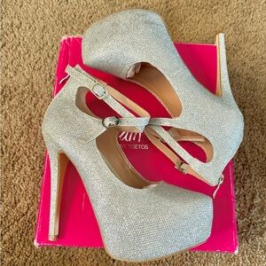 Dream pairs SWAN-20, Silver Glitter | Size 7.5 | strappy platform heels